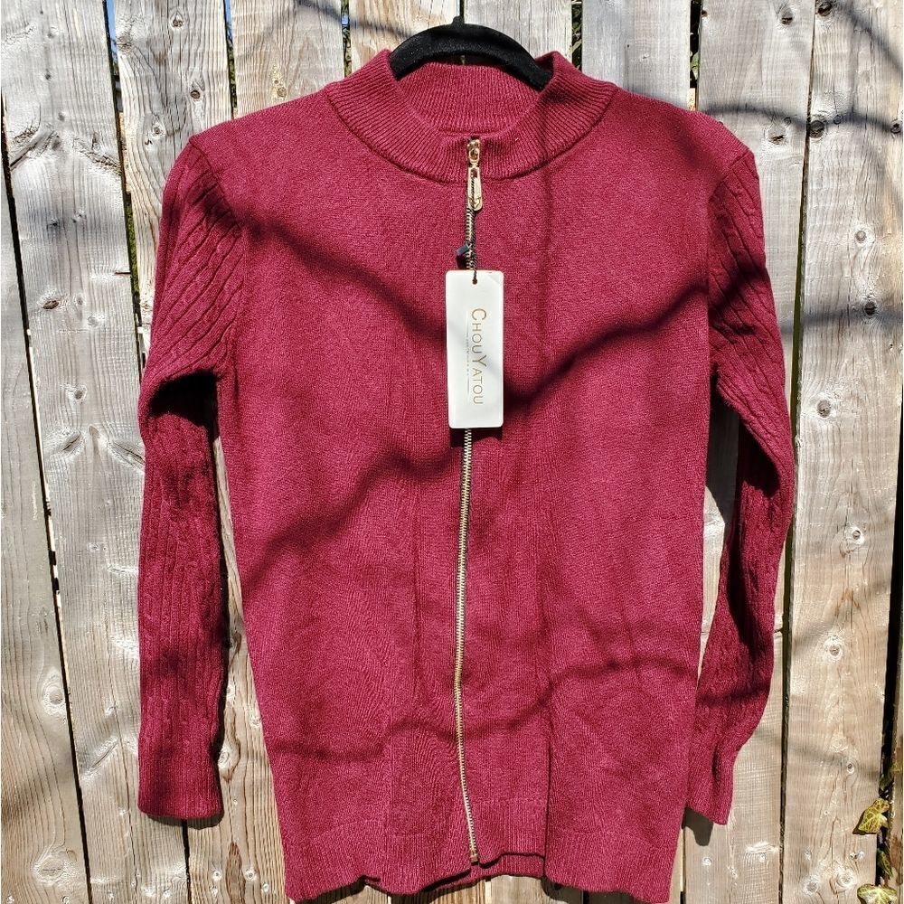 Red Sweater‎